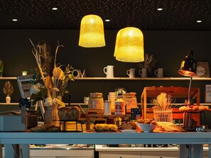 Tägliches Frühstücksbuffet (19.50 EUR pro Person)