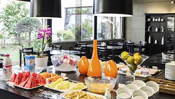 Free daily buffet breakfast