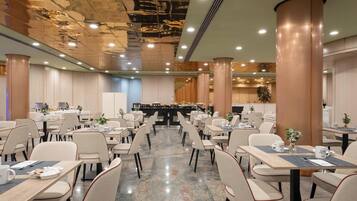 Daily buffet breakfast (EUR 13.00 per person)