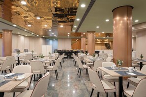 Daily buffet breakfast for a fee - EXE Boston (Zaragoza)