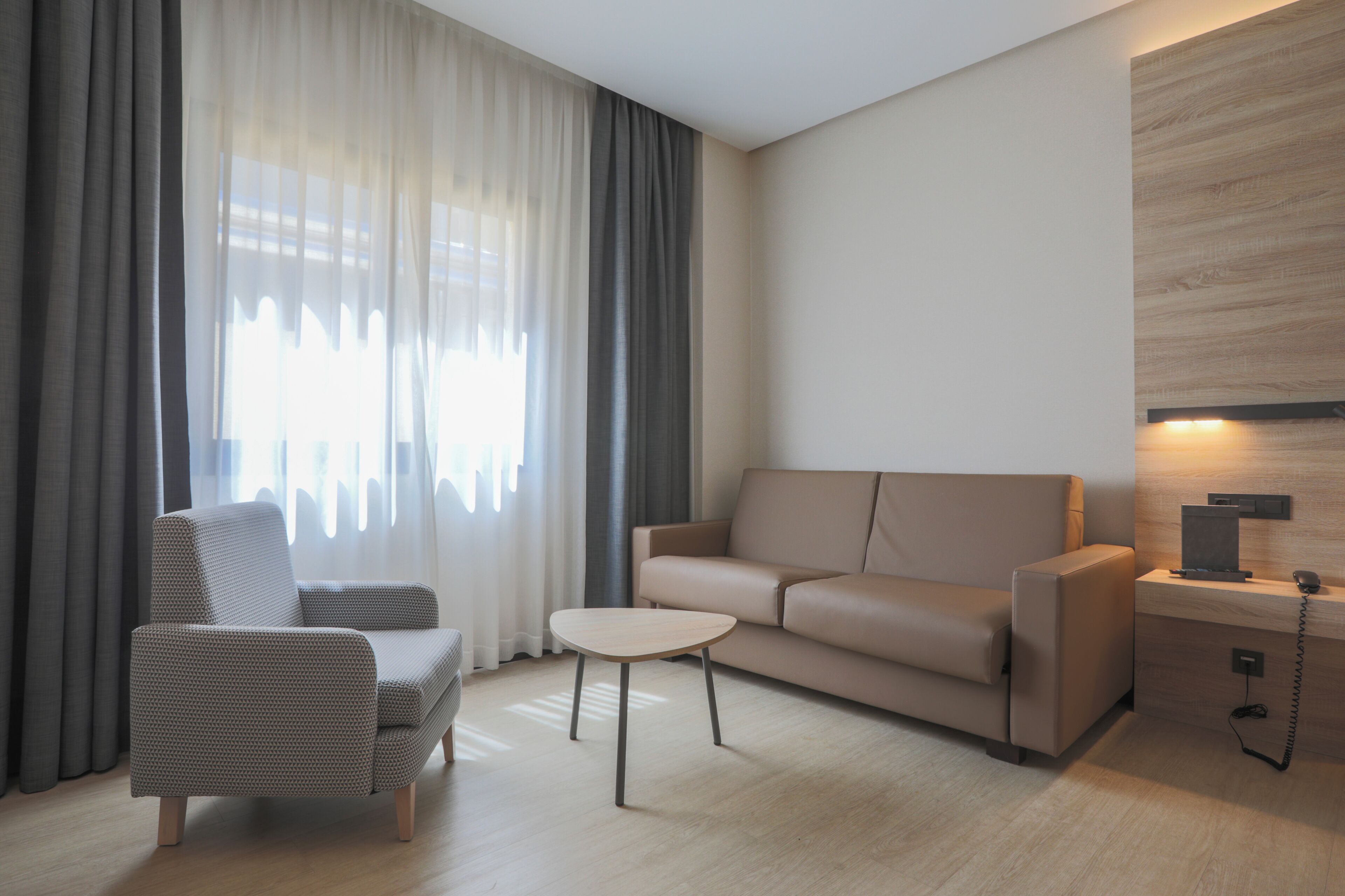 room (quintuple) | in-room safe, desk, blackout curtains, soundproofing