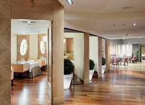 Bar lounge
