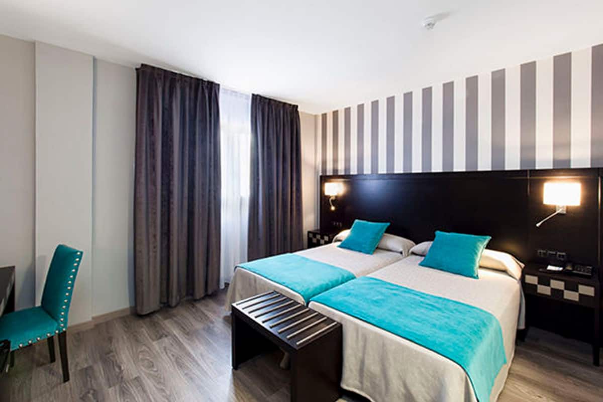 in-room safe, desk, soundproofing, free wifi