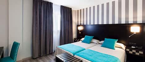 Caixa forta a l'habitació, escriptori i habitacions insonoritzades