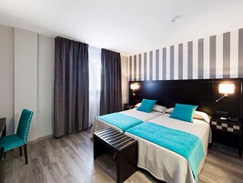 客房内保险箱、办公桌、隔音、免费 WiFi