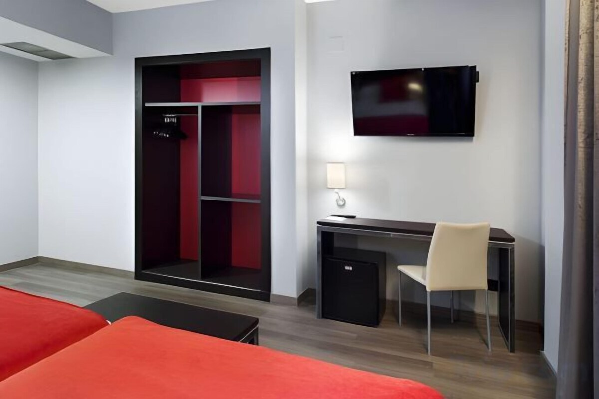 In-room safe, desk, soundproofing, WiFi (free)