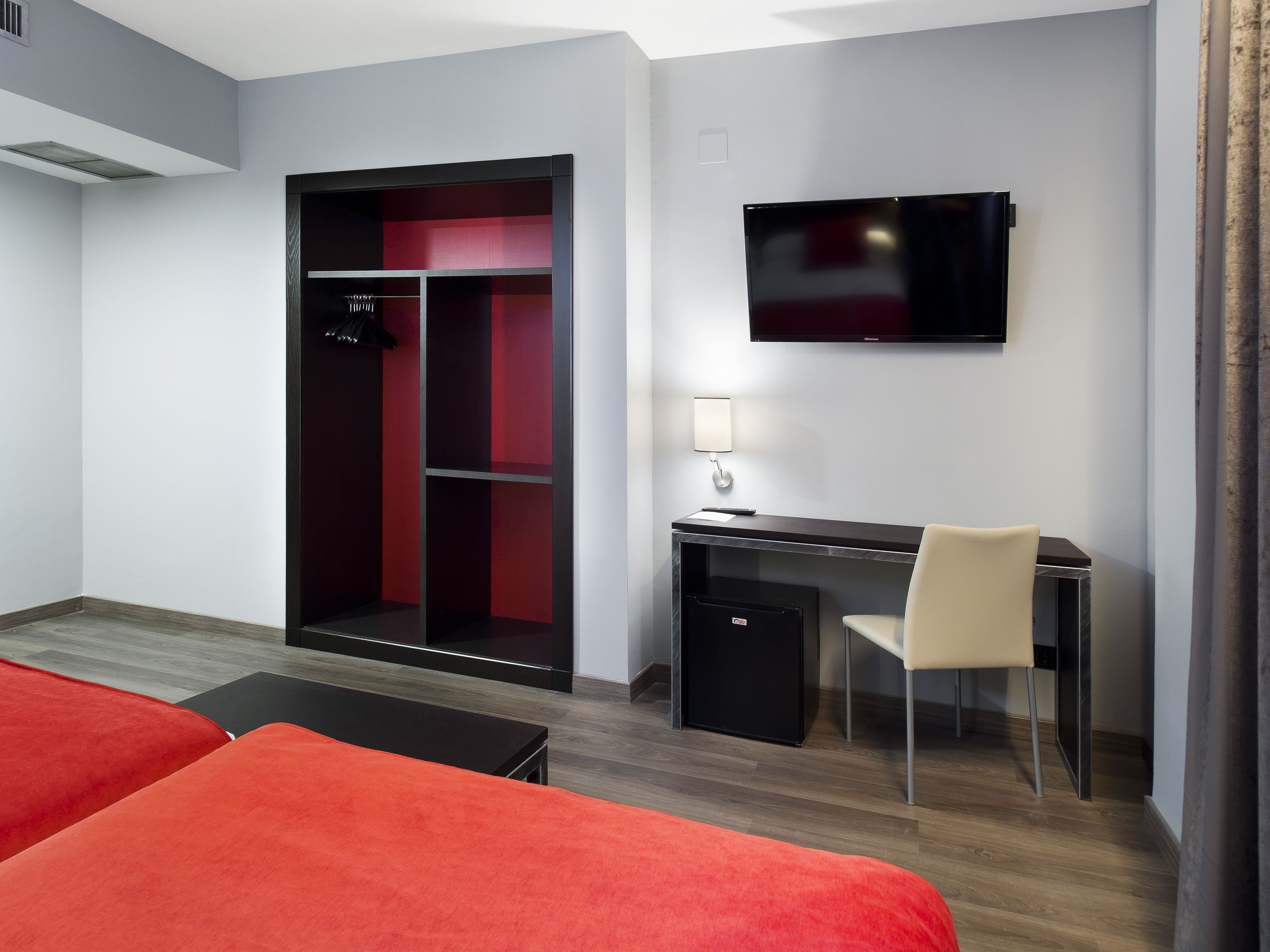 in-room safe, desk, soundproofing, free wifi