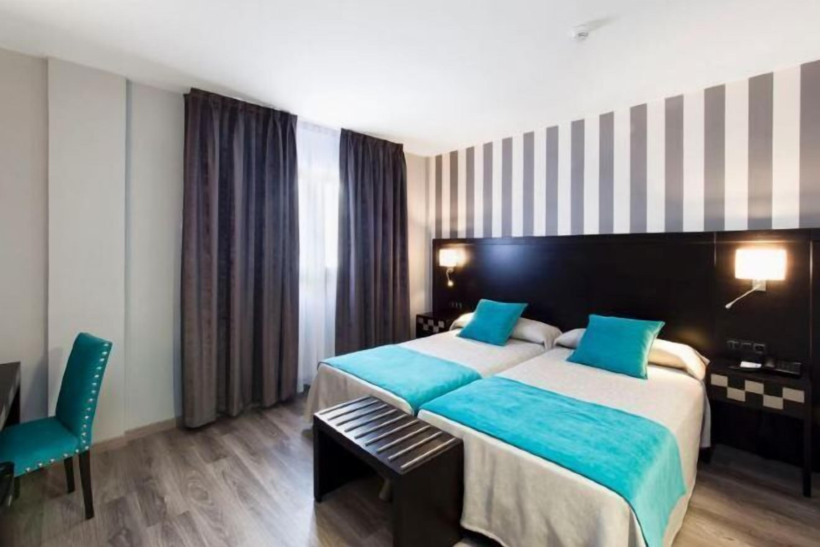 In-room safe, desk, soundproofing, free WiFi