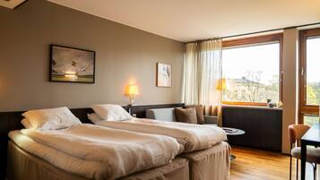 Family Room (with sofabed) | In-room safe, desk, iron/ironing board, free cribs/infant beds