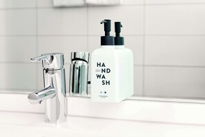 Ducha, secador de pelo, toallas