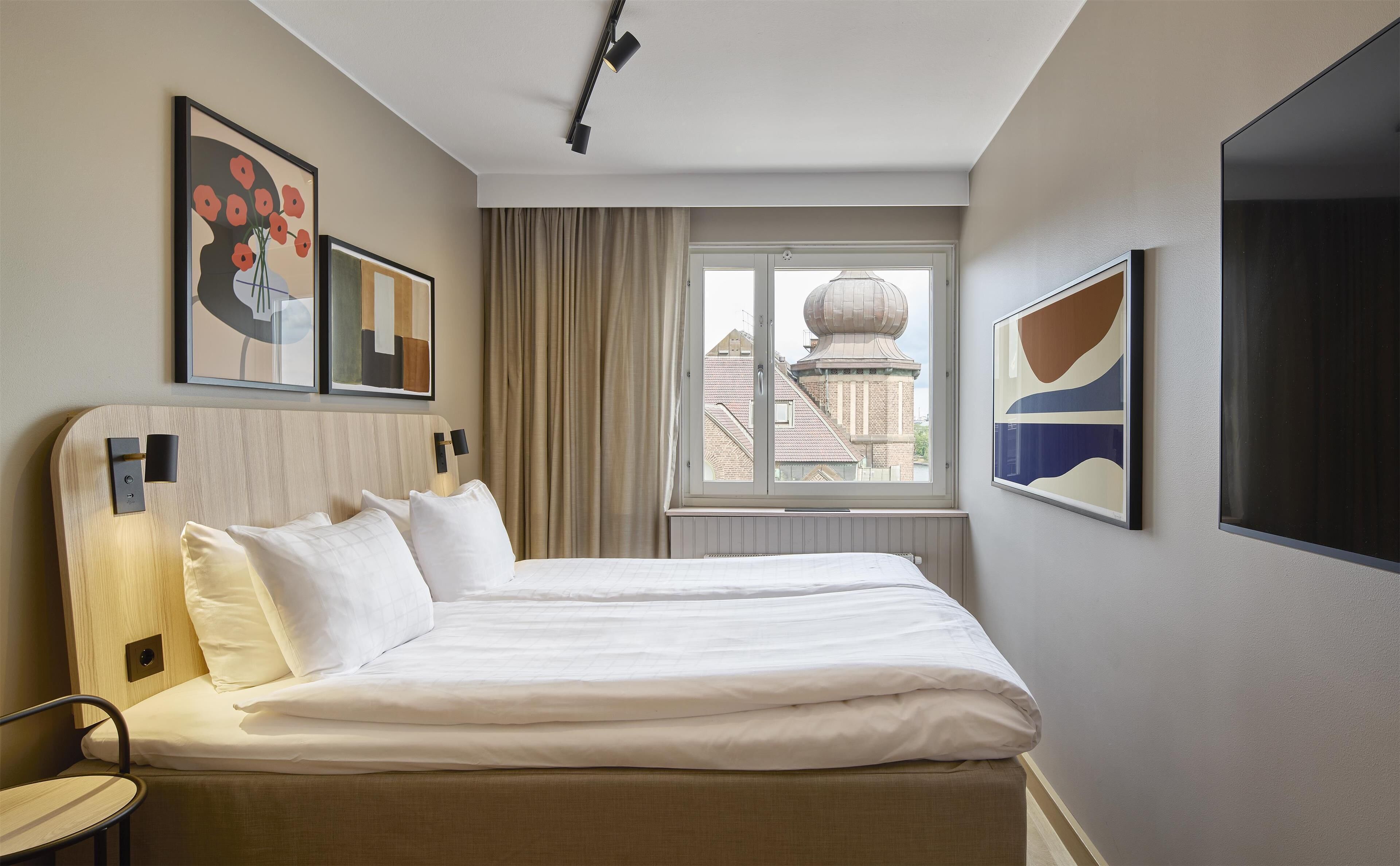 room, 1 queen bed | 1 bedroom, desk, blackout curtains, iron/ironing board