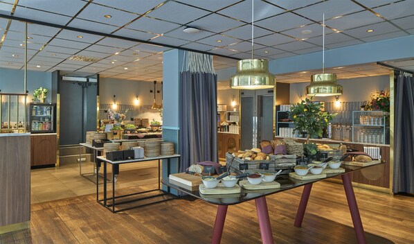 Dagelijks ontbijtbuffet (SEK 275 per persoon)