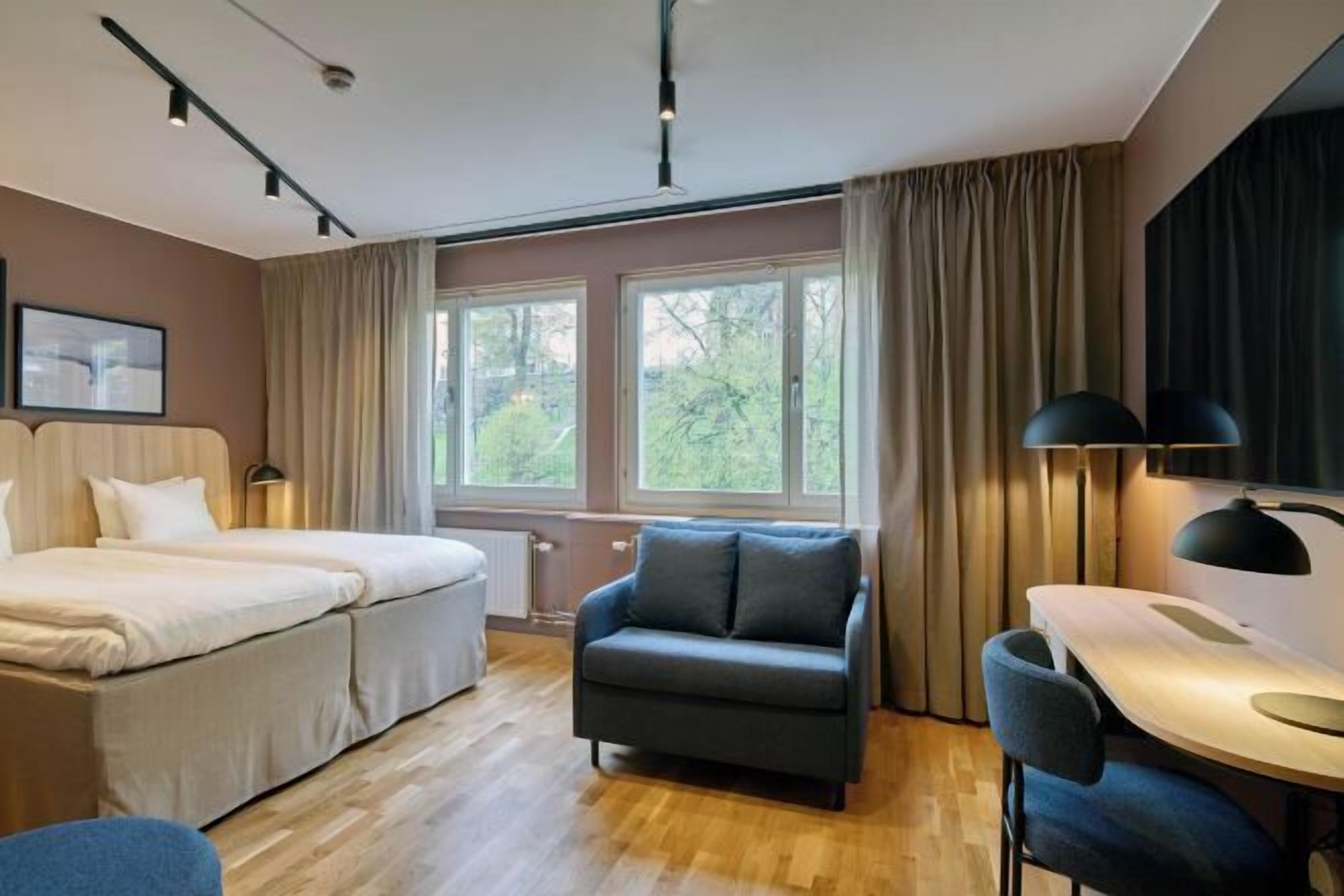 Desk, blackout drapes, iron/ironing board, free cribs/infant beds