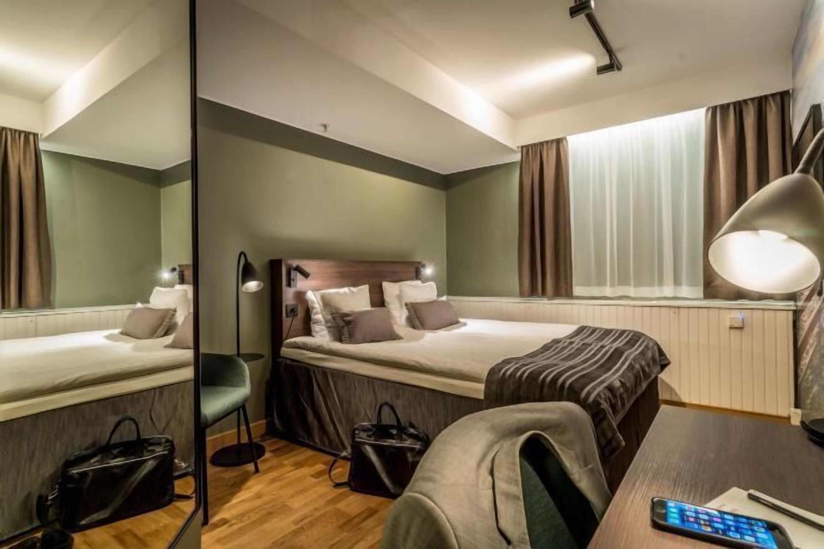 Desk, blackout drapes, iron/ironing board, free cribs/infant beds