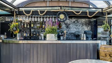 2 barer/lounger och bar pÄ takterrassen