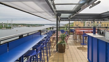 2 bars/lounges, rooftop bar