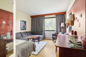 防过敏的被褥、客房内保险箱、办公桌、遮光窗帘