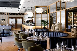 Se sirven desayunos y cenas, cocina local