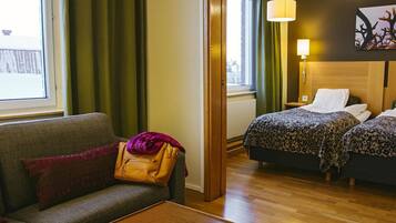 Zimmersafe, Schreibtisch, BĂŒgeleisen/BĂŒgelbrett, kostenlose Babybetten