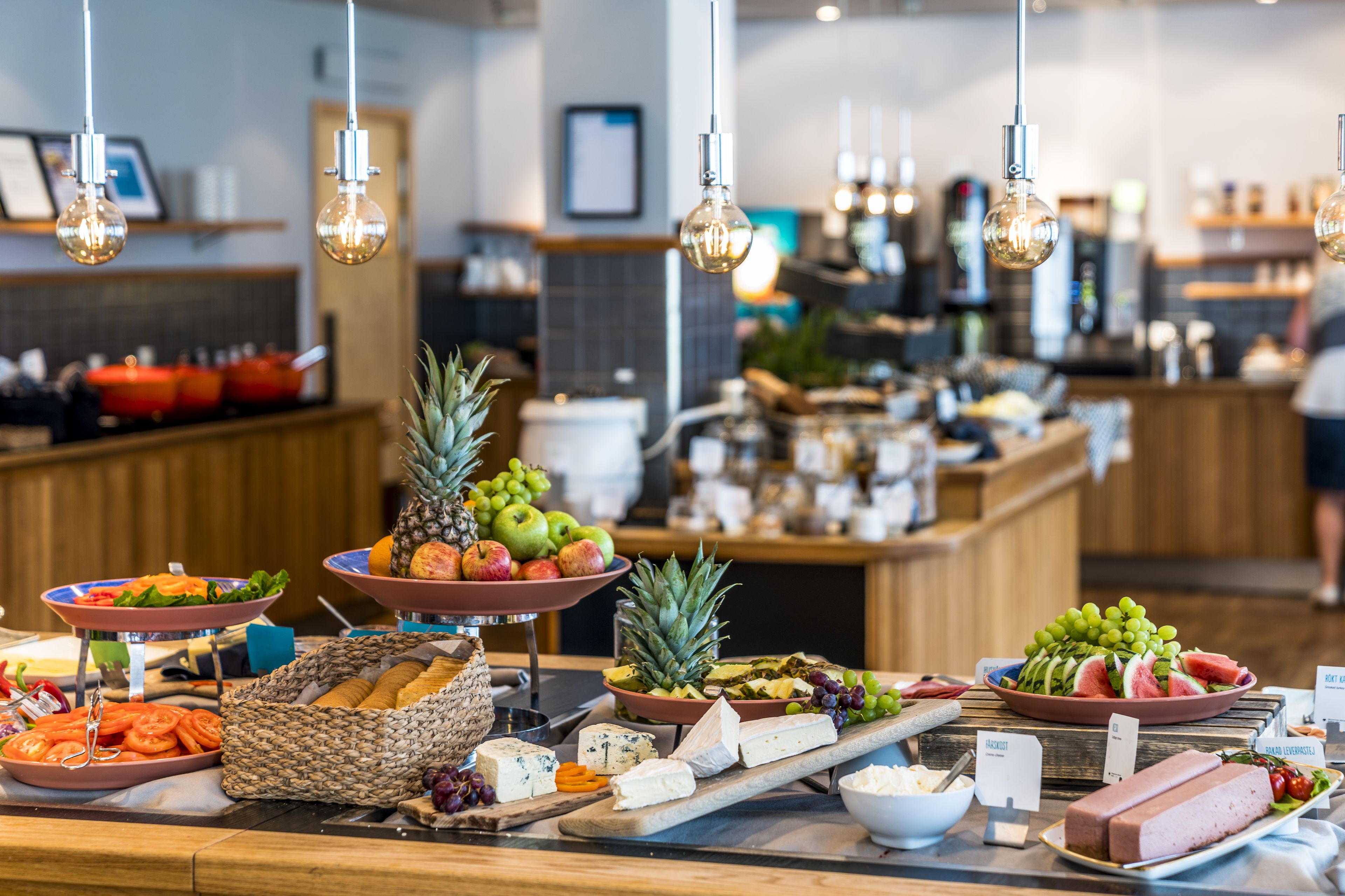 Café da manhã com buffet diário (SEK 179 por pessoa) 