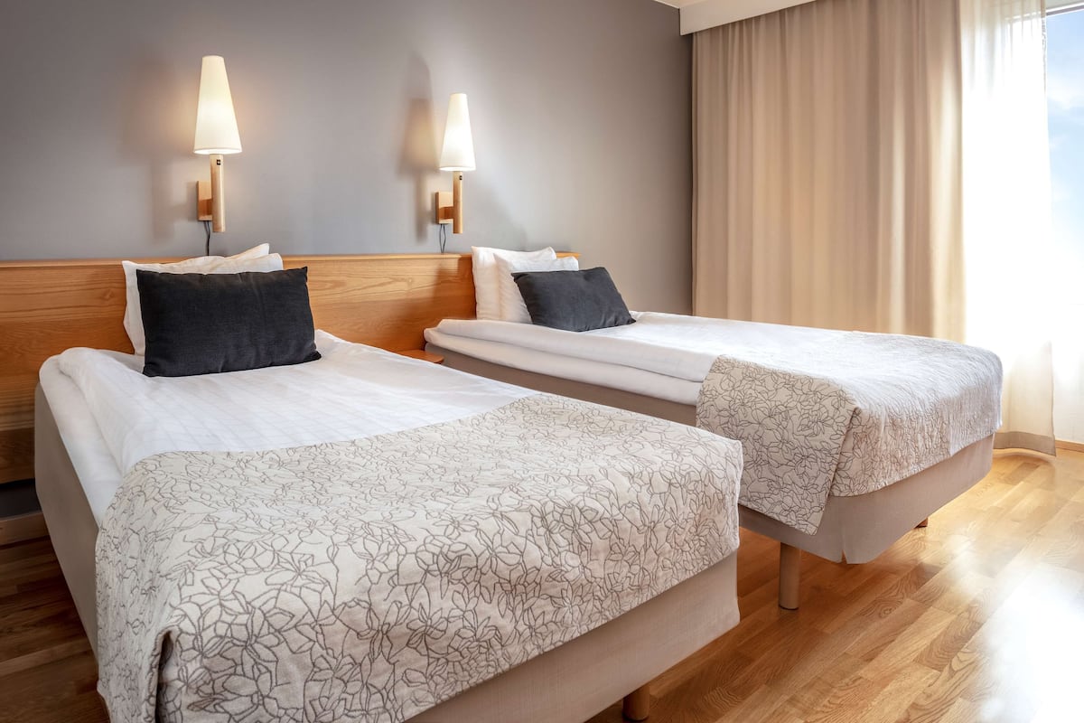 Twin Room | In-room safe, desk, iron/ironing board, free WiFi