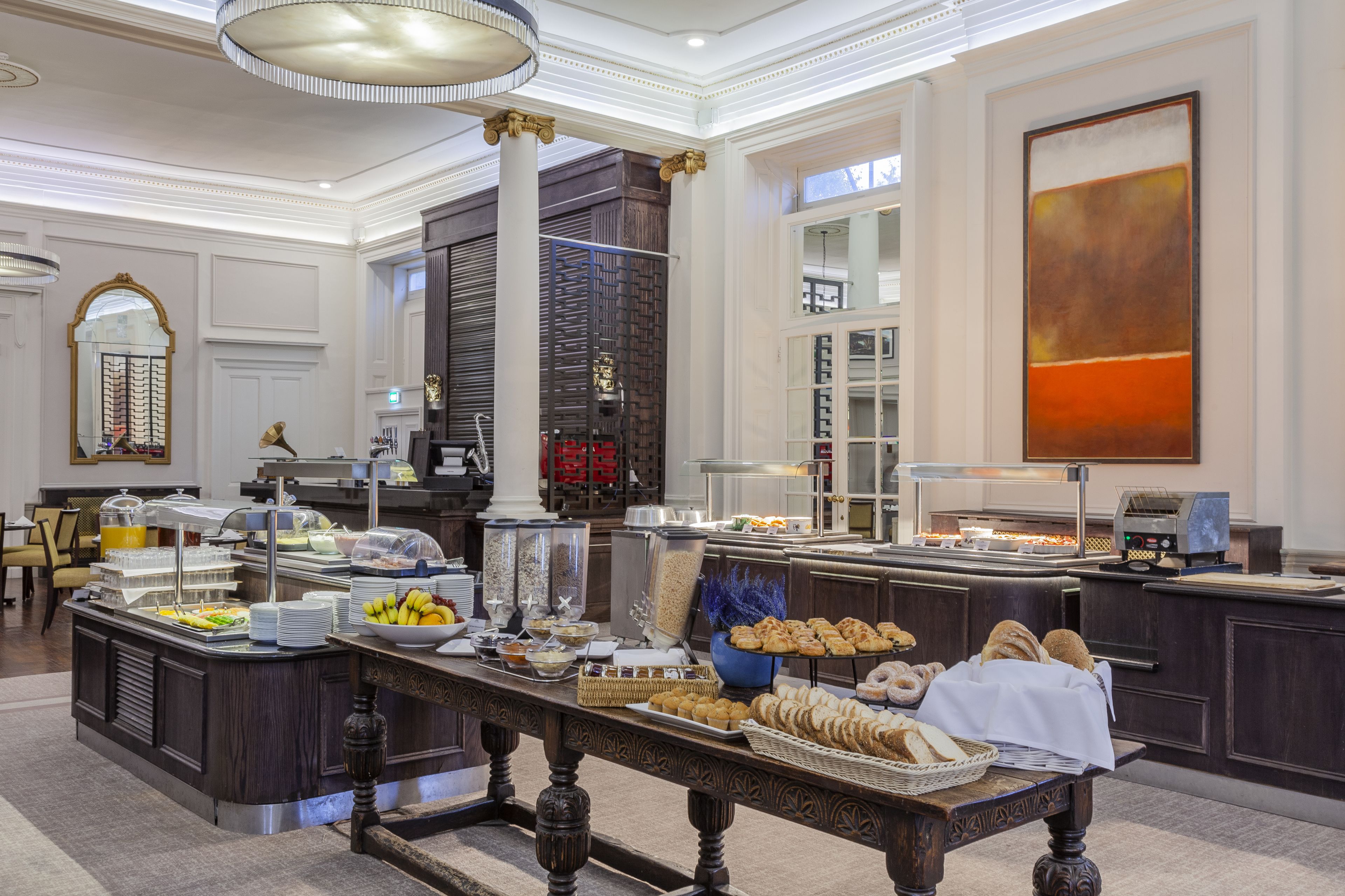 daily full breakfast (gbp 18.50 per person)