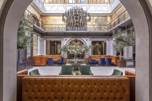Lobby lounge