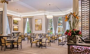 Breakfast, lunch, dinner served; British cuisine, garden views 