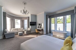 Hypo-allergenic bedding, in-room safe, individually decorated - Oatlands Park Hotel (Weybridge)