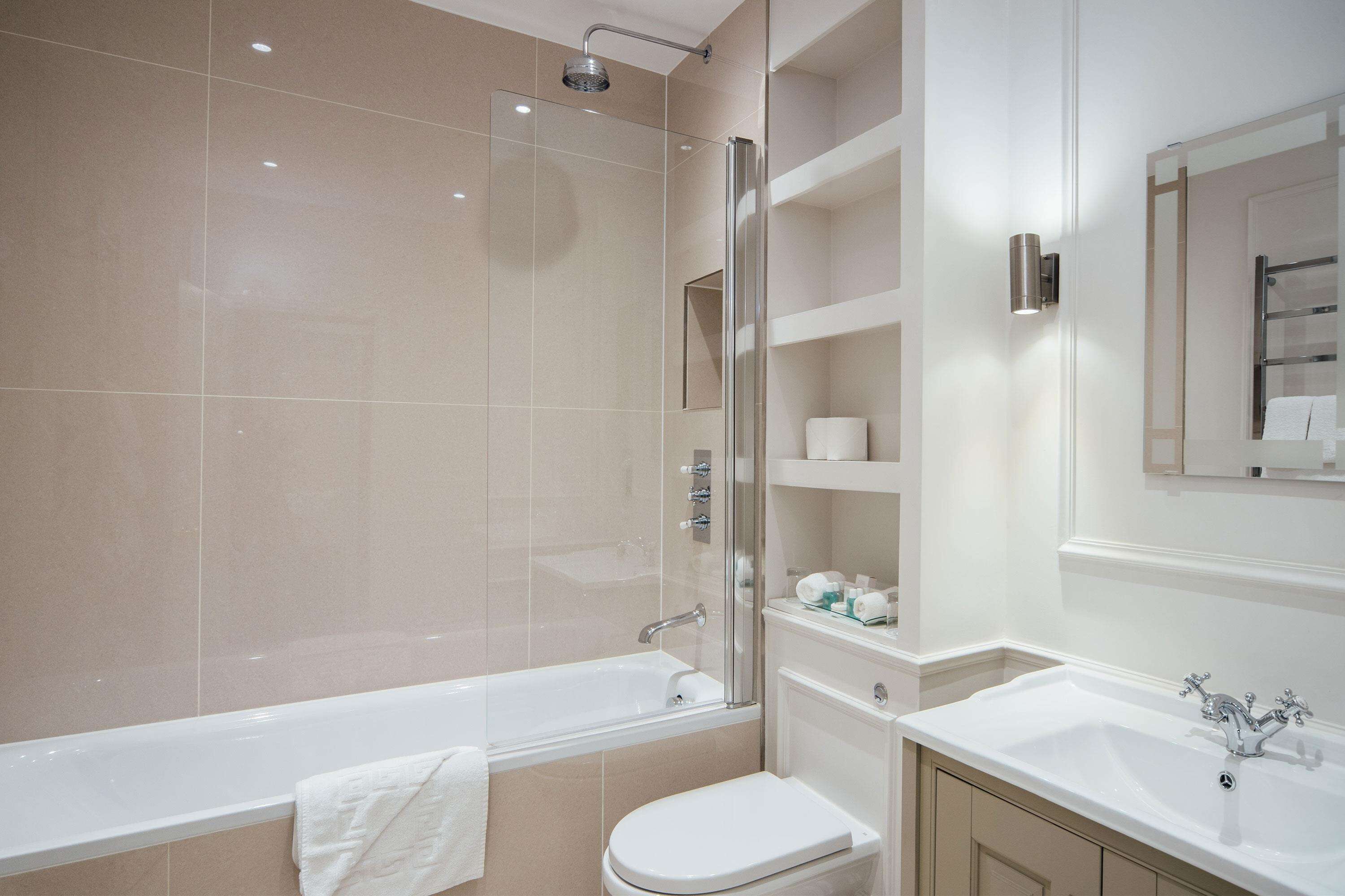 deluxe double room | bathroom | free toiletries, hair dryer, towels