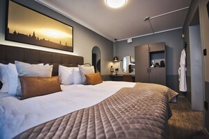 小型套房 | 防过敏的被褥、客房内保险箱、办公桌、笔记本电脑工作区