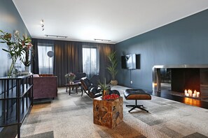 Suite | Literie de qualité, lit avec matelas à plateau-coussin, minibar