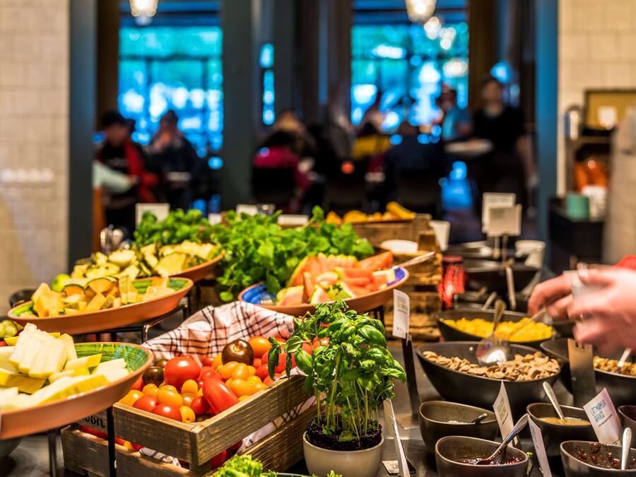 Daily buffet breakfast (SEK 229 per person)