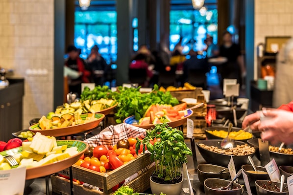 Desayuno buffet (SEK 229 por persona)