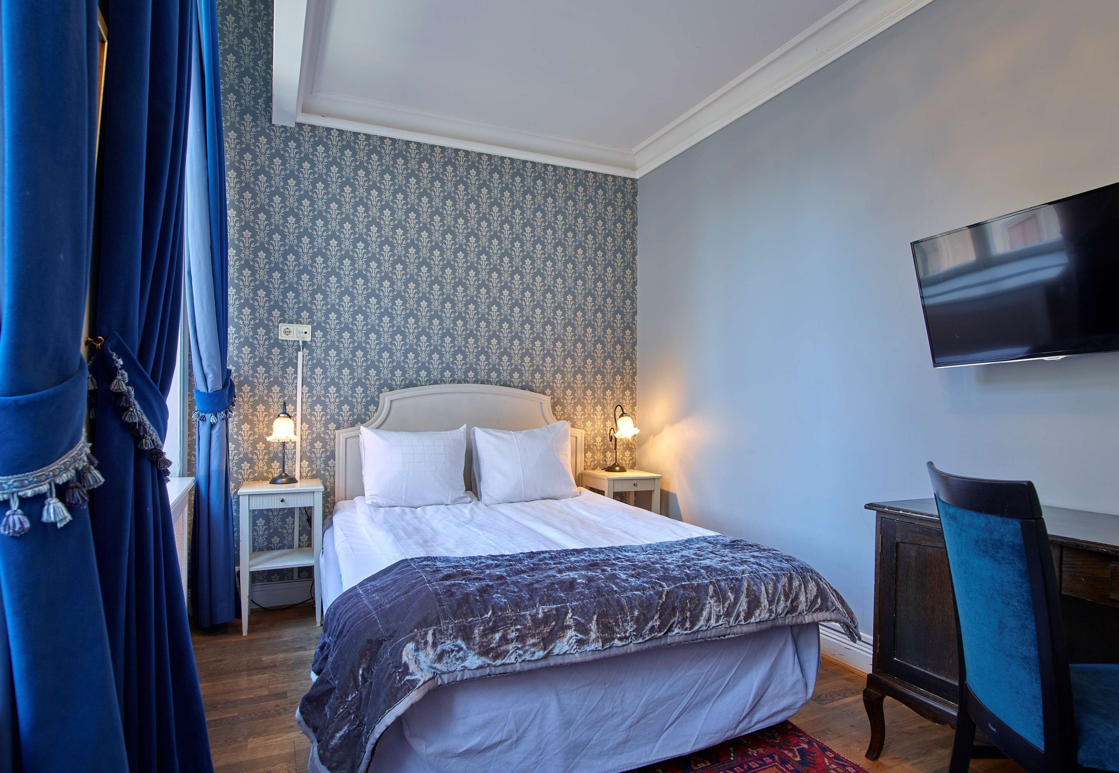 room, 1 queen bed | individually furnished, iron/ironing board, free wifi, bed sheets