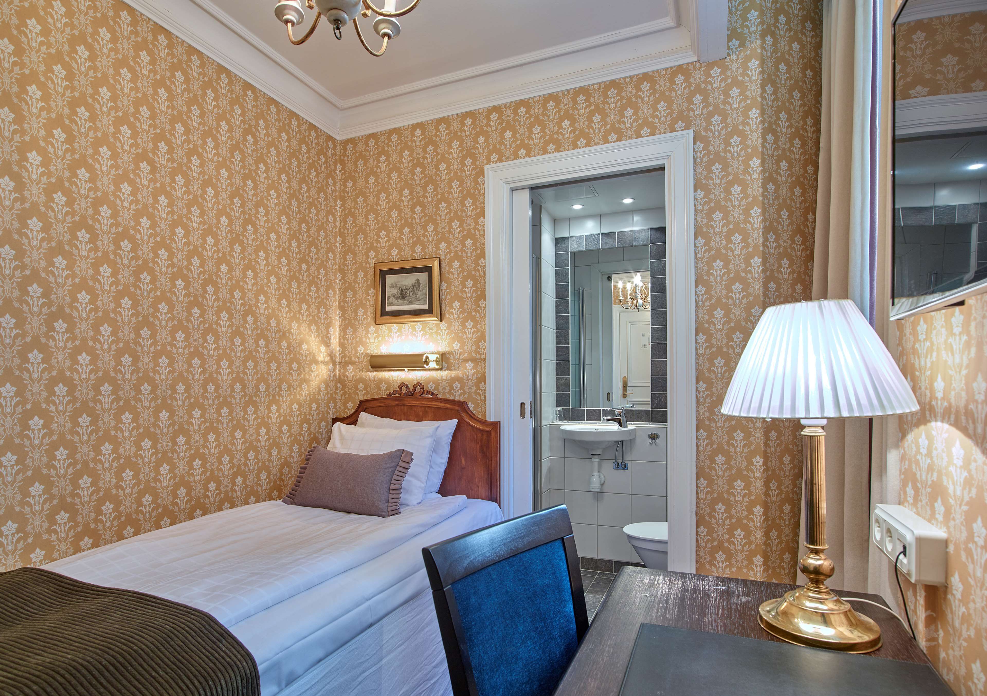 standard single room | individually furnished, iron/ironing board, free wifi, bed sheets