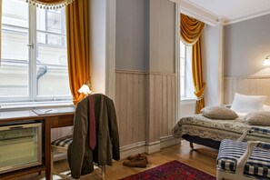 Economy Room, 1 Queen Bed | Individually furnished, iron/ironing board, free WiFi, bed sheets