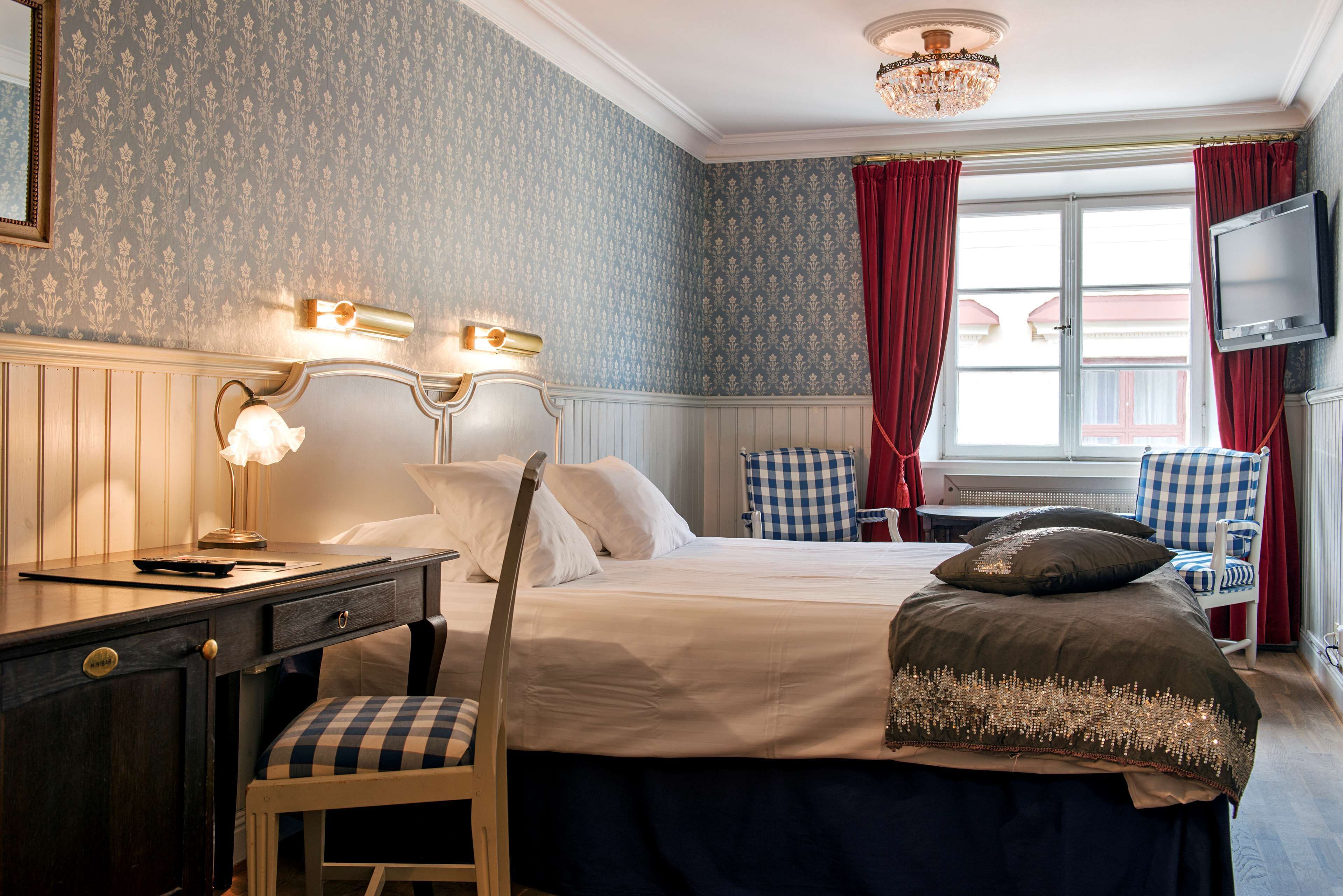 individually furnished, iron/ironing board, free wifi, bed sheets