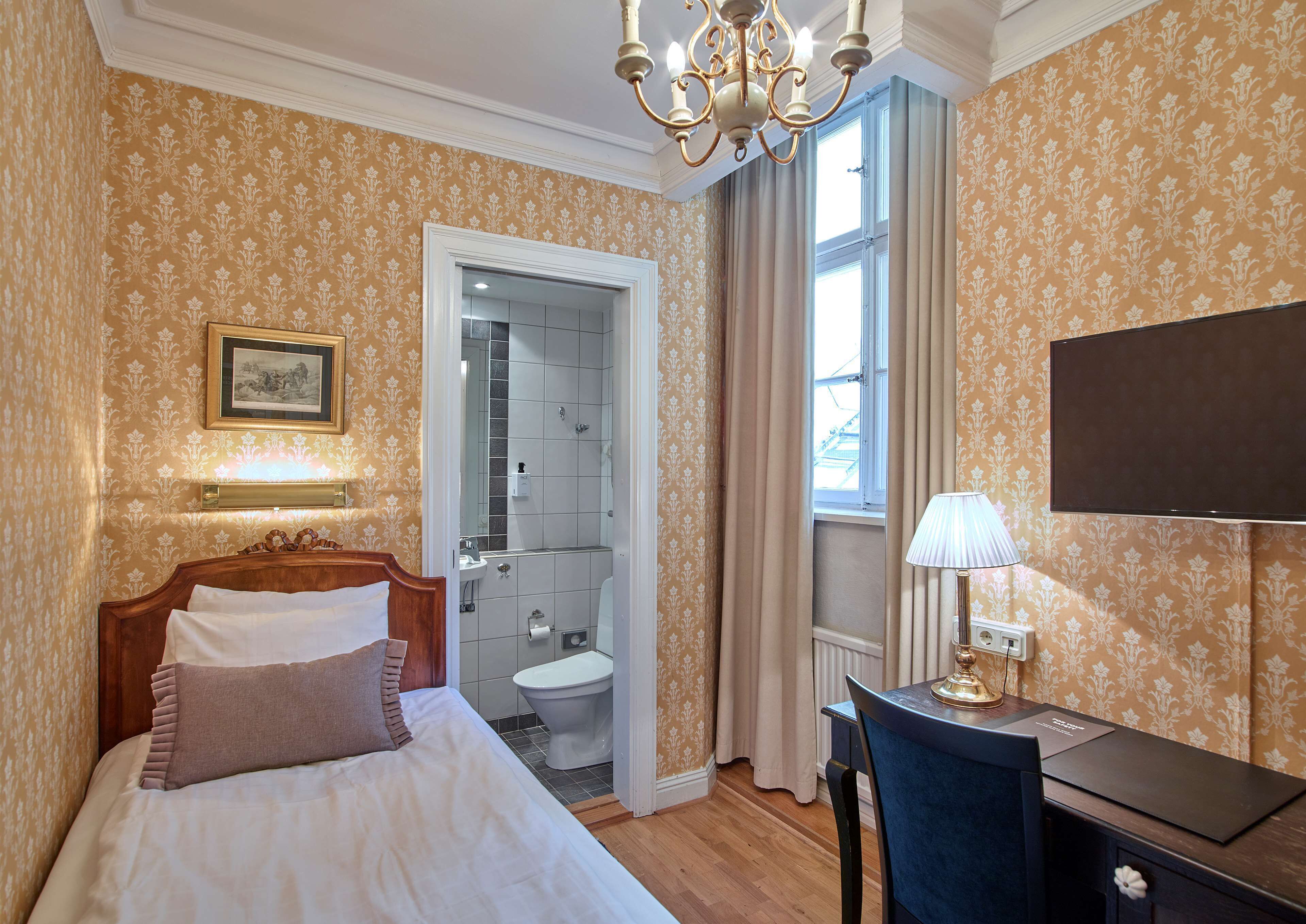 standard single room | individually furnished, iron/ironing board, free wifi, bed sheets