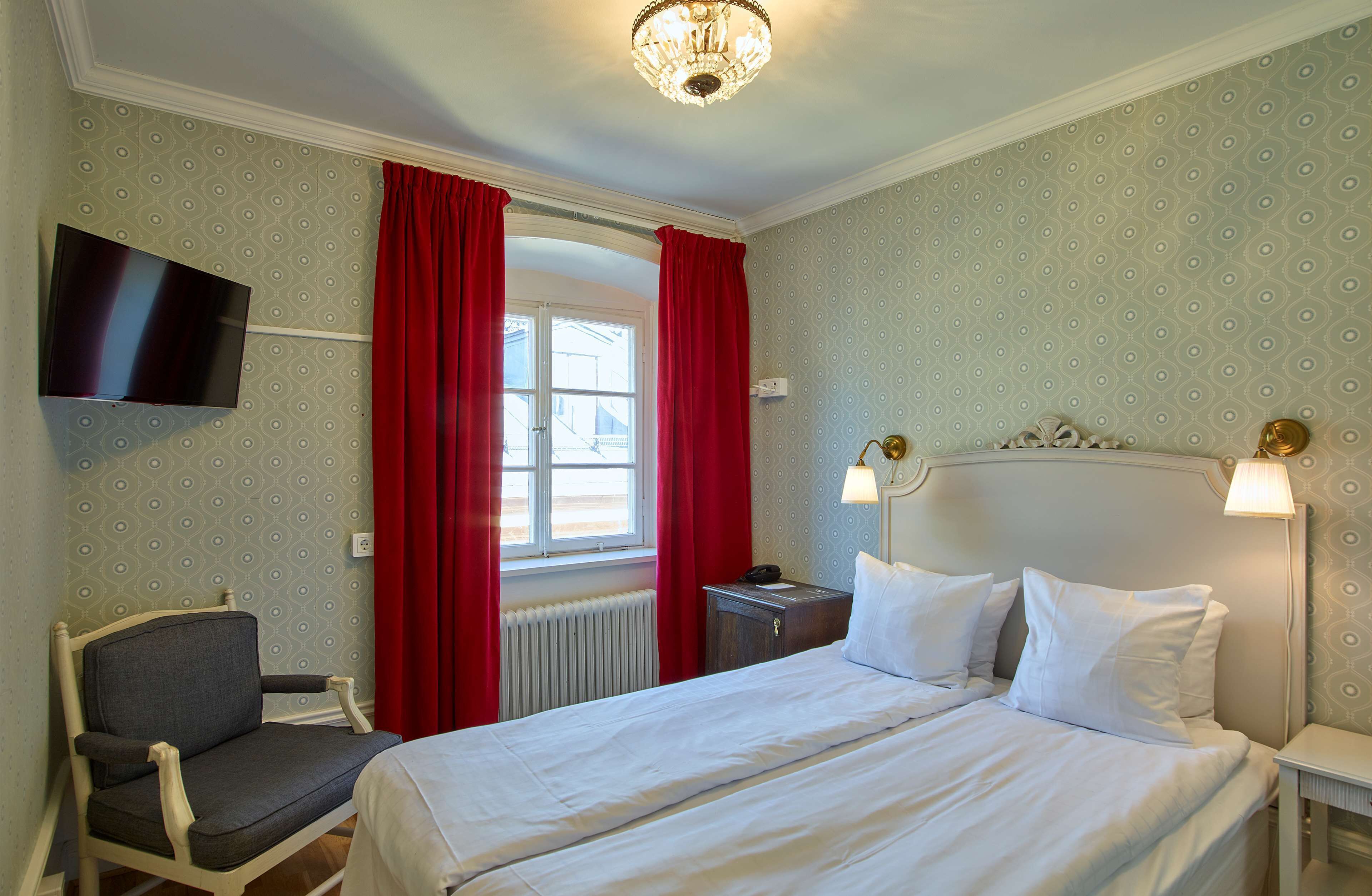economy room, 1 queen bed | individually furnished, iron/ironing board, free wifi, bed sheets