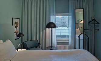 高级双床房, 2 张单人床 | 客房内保险箱、办公桌、隔音、熨斗/熨衣板