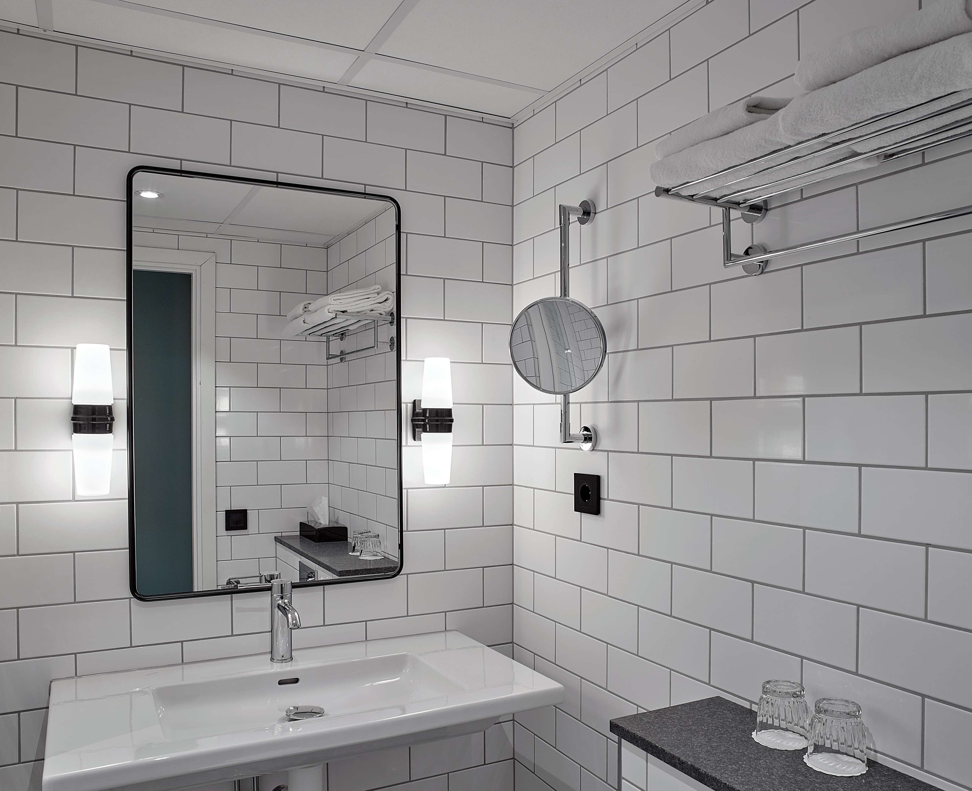 superior twin room, 2 single beds | in-room safe, desk, soundproofing, iron/ironing board