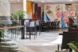 2 间餐厅，供应早餐