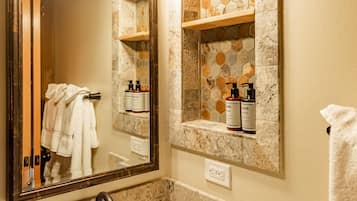 Condo, 2 Bedrooms, 2 Bathrooms (Mountain) | Bathroom | Shower, free toiletries, hair dryer, towels