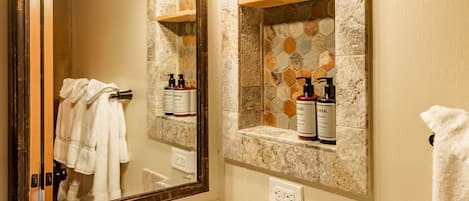 Condo, 2 Bedrooms, 2 Bathrooms (Mountain) | Bathroom | Shower, free toiletries, hair dryer, towels