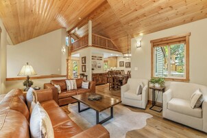 House, 3 Bedrooms (Private Homes) | Living area | 30-inch TV with cable channels, DVD player