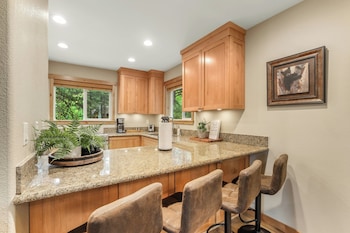 House, 3 Bedrooms (Private Homes) | Bar (on property) at Northstar Resort by Vail Resorts