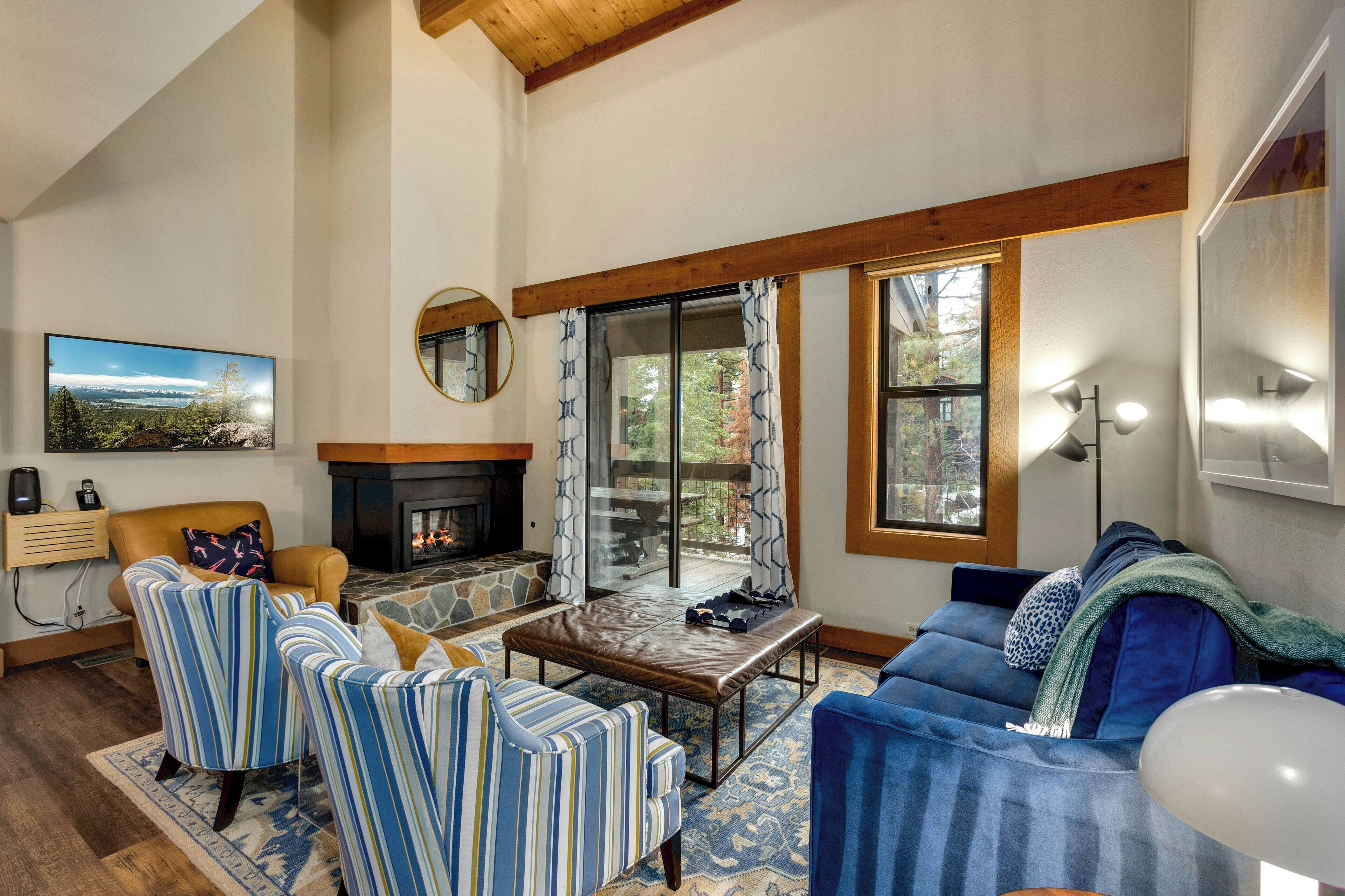 Condo, 3 Bedrooms (Mountain, 2 Bathrooms) | Living area | 30-inch TV with cable channels, DVD player