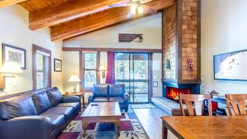 Condo, 2 Bedrooms, 2 Bathrooms (Mountain) | Living area | 30-inch TV with cable channels, DVD player