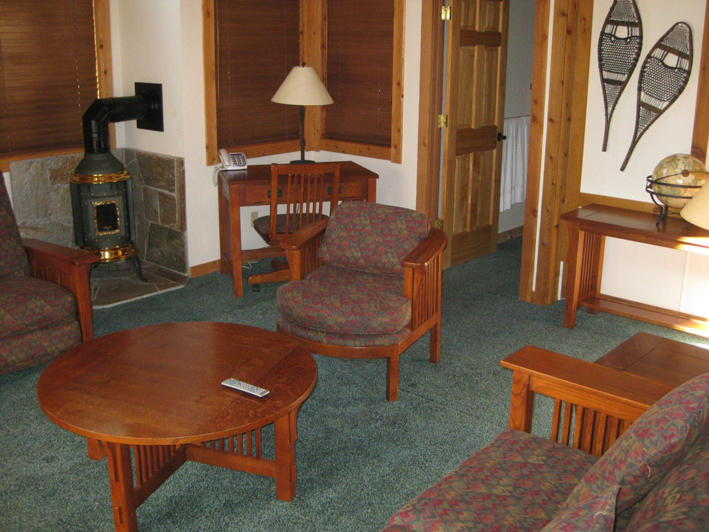 House, 3 Bedrooms (Private Homes) | Living room | 30-inch TV with cable channels, DVD player